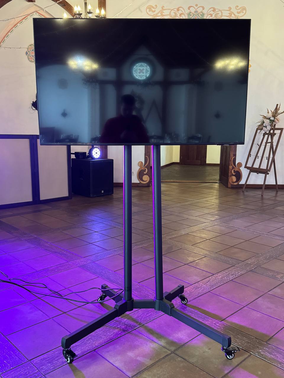 Екран 65"